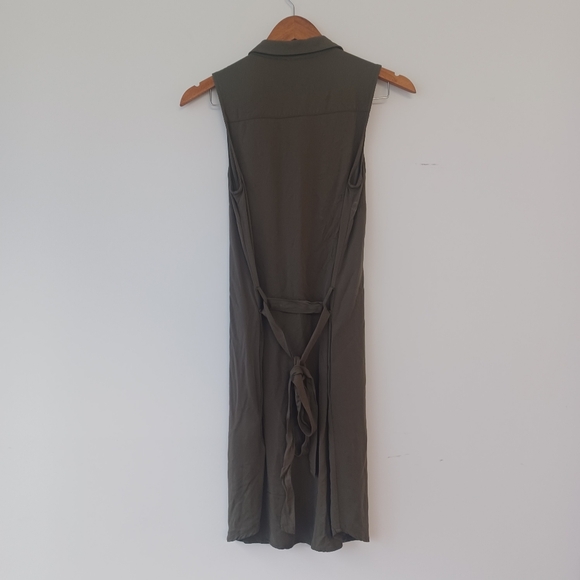 Green Dress - Picture 2 of 4